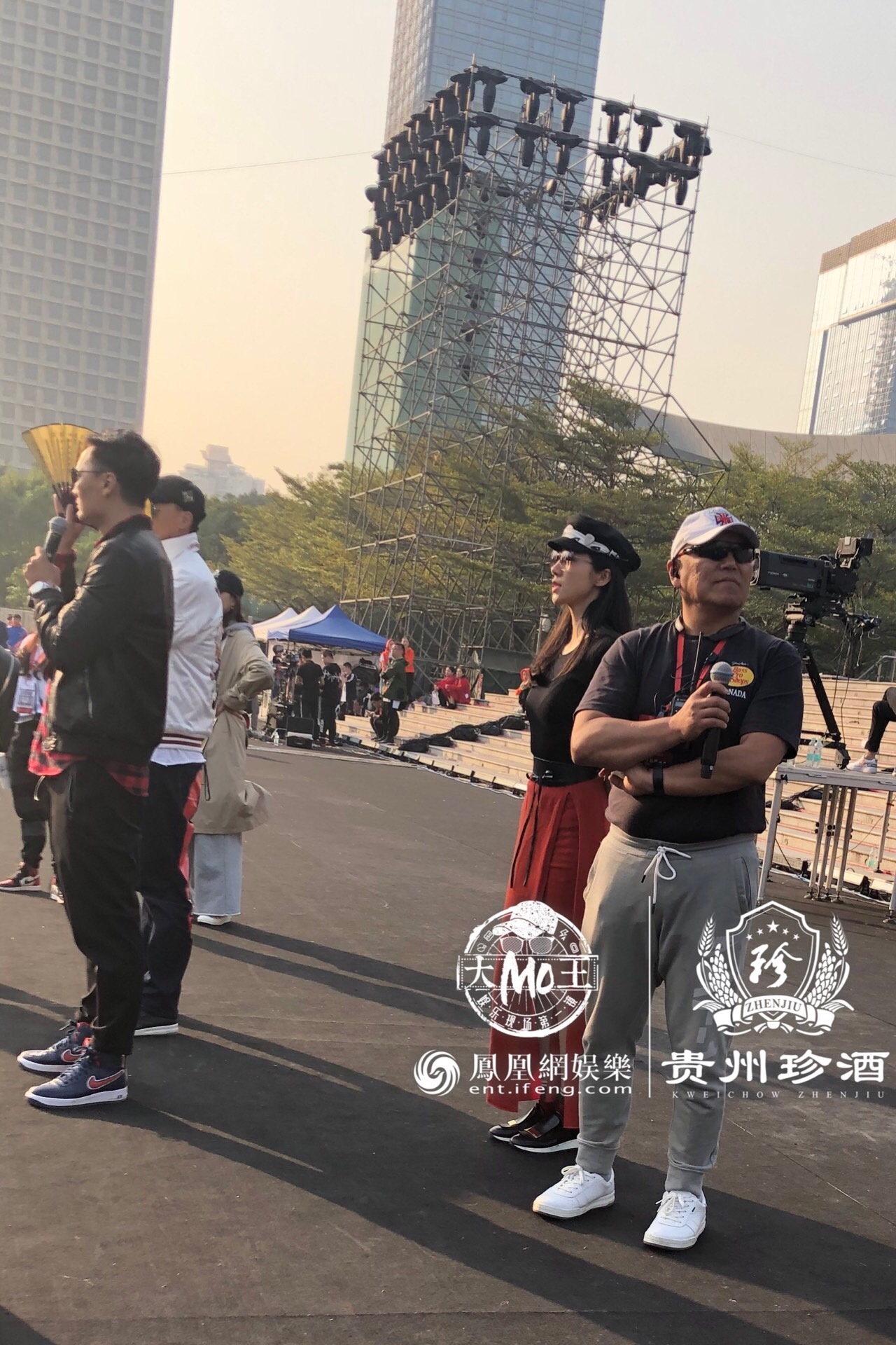 韩雪现身春晚深圳分会场 关晓彤王嘉尔加入春