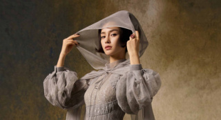 油画中走出的女爵！Angelababy新封大展迷人魅力