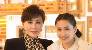 刘嘉玲微博发文向何超莲窦骁道歉：是美丽的误会