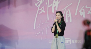 Angelababy新剧开机 与00后赖冠霖上演姐弟恋