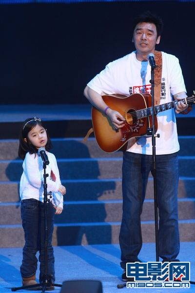 情系玉树关爱行动:钟镇涛及女儿唱《闪闪星晨