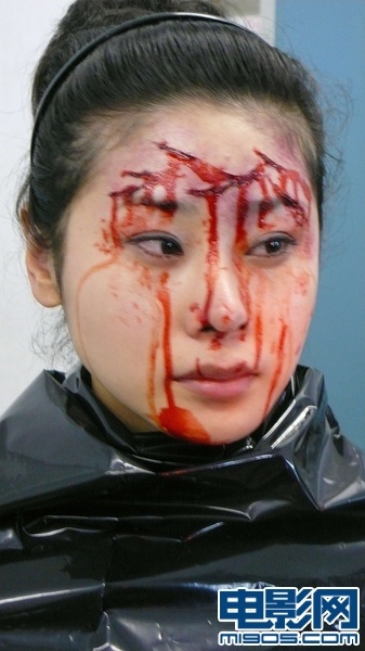 《维多利亚一号》曝血腥剧照 开膛破肚眼球满地