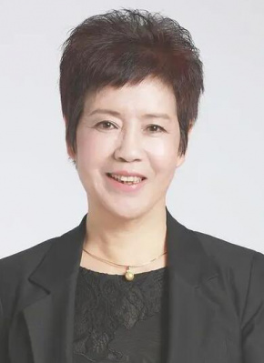 赵依芳