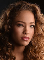 谢尔比·西蒙斯