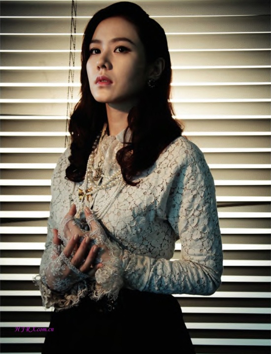 《白夜行》暧昧写真出炉 孙艺珍、高修生死缠