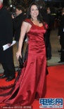 女星克里斯汀红裙拖地亮相红毯 丰满性感惹人爱