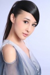 陳美行新年寫真飄逸純情 淡藍(lán)色薄衫清爽動人