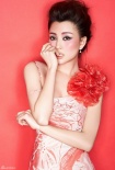 殷桃初春写真人面如花 双唇轻咬手指摆性感姿态