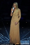 格溫妮絲·帕特洛表演 演唱歌曲“Coming Home”