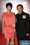 蔣雯麗艷麗短裙熟女風(fēng)度 與顧長衛(wèi)夫妻檔亮相