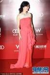 惠英红桃色礼服盛装亮相 惊艳红毯华贵气势逼人