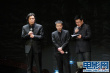 内地导演贾樟柯携手韩国导演李沧东上台讲话