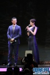 黃曉明、李心潔展現(xiàn)藍(lán)色風(fēng)采 頒發(fā)最佳女配角獎(jiǎng)