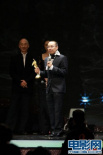 “布米叔叔”获最佳影片大奖 导演从容上台领奖