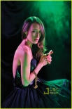 Maggie Q展现野性诱惑 涂性感红唇大方露美背
