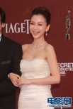 Angelababy白色拖地晚装 钻石配饰亮眼登场