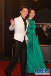 张家辉携爱妻走红毯 关咏荷一袭绿装温婉动人