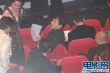 杨千嬅换上性感时尚花裙 成龙、周润发台下热聊