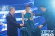 任达华携徐子珊颁发最佳编剧奖 笑谈绯闻轶事