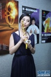 范冰冰喜獲最佳女演員獎(jiǎng) 后臺(tái)興奮親吻獎(jiǎng)杯