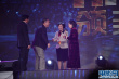 《碧羅雪山》獲評委會(huì)大獎(jiǎng) 導(dǎo)演劉杰開心領(lǐng)獎(jiǎng)