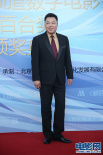 姜超黑色西裝低調(diào)亮相紅毯 笑容自信落落大方