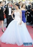 李冰冰出席影片首映 白色纺纱晚礼服惊艳红毯