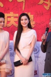 范冰冰白裙亮相玩清纯 曝出演裕隆太后几经波折