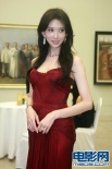 大美女林志玲后臺搔首弄姿 半蹲與粉絲男握手
