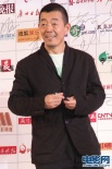 顾长卫幽默亮相传媒大奖 黑色休闲西装更显亲和
