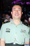 明振江一身軍裝亮相傳媒大獎(jiǎng) 盡顯軍人颯爽英姿