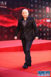王全安黑色西装从容亮相 笑容谦和大显绅士风度