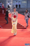《星期五殺手》劇組亮相 女主角紅毯面帶羞澀