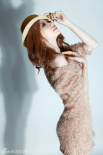卫薇儿全新夏日写真来袭 妆容精致甜美妩媚依旧