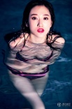 张舒媛拍摄水中清凉大片 性感美人鱼演绎诱惑