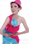 芙蓉姐姐夏日写真神似王菲 薄纱裹玉体露美腿