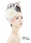 戚薇拍夏日白色纯净写真 无懈可击展现柔美