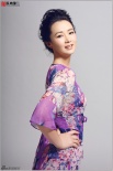 陳依莎拍寫(xiě)真盡顯熟女風(fēng)情 披肩卷發(fā)浪漫溫婉