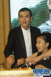 楊子女兒首度亮相 黃圣依避免被指炒作而缺席