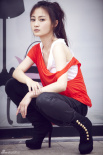姚笛寫真演繹紅與黑 可愛淑女扮頹廢玩味盛夏