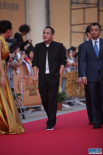 導(dǎo)演寧浩黑色服裝登上紅毯 滿面笑容親和力十足