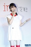 尚雯婕红色长靴秀美腿 骨架麦克风个性十足