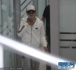 谢霆锋离婚后现身上海放松 获粉丝手拉手显害羞