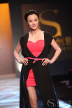 《幸福额度》女主角造型秀 服装各异传递幸福