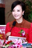 陶紅現(xiàn)身包頭影迷相隨 為關(guān)注女性健康做宣傳