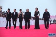 《光棍终结者》剧组亮相 周韦彤透视装性感无限