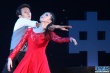 李倩、孙锐献上舞蹈表演 红裙摇曳飘散热情如火
