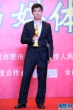 路陽(yáng)獲“導(dǎo)演處女作獎(jiǎng)” 黑色西裝凸顯紳士風(fēng)度