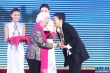 陈力凭《爱在廊桥》获最佳导演奖 田华为其颁奖