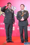 刘之冰、柳建伟凭《飞天》捧金鸡 行军礼以谢众